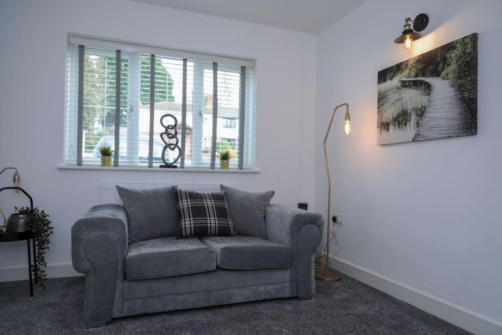 Perfect For Contractors With On Site Parking Villa Brierley Hill Eksteriør bilde